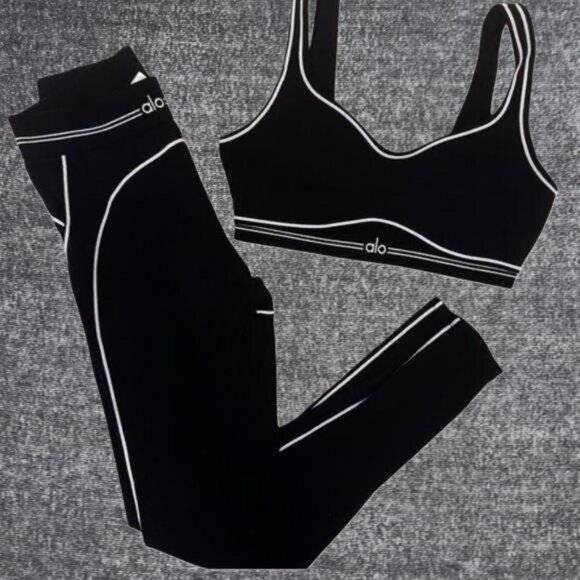 Alo Yoga Airbrush High-Waist Heart Throb Set Medium Size - Picture 1 of 3